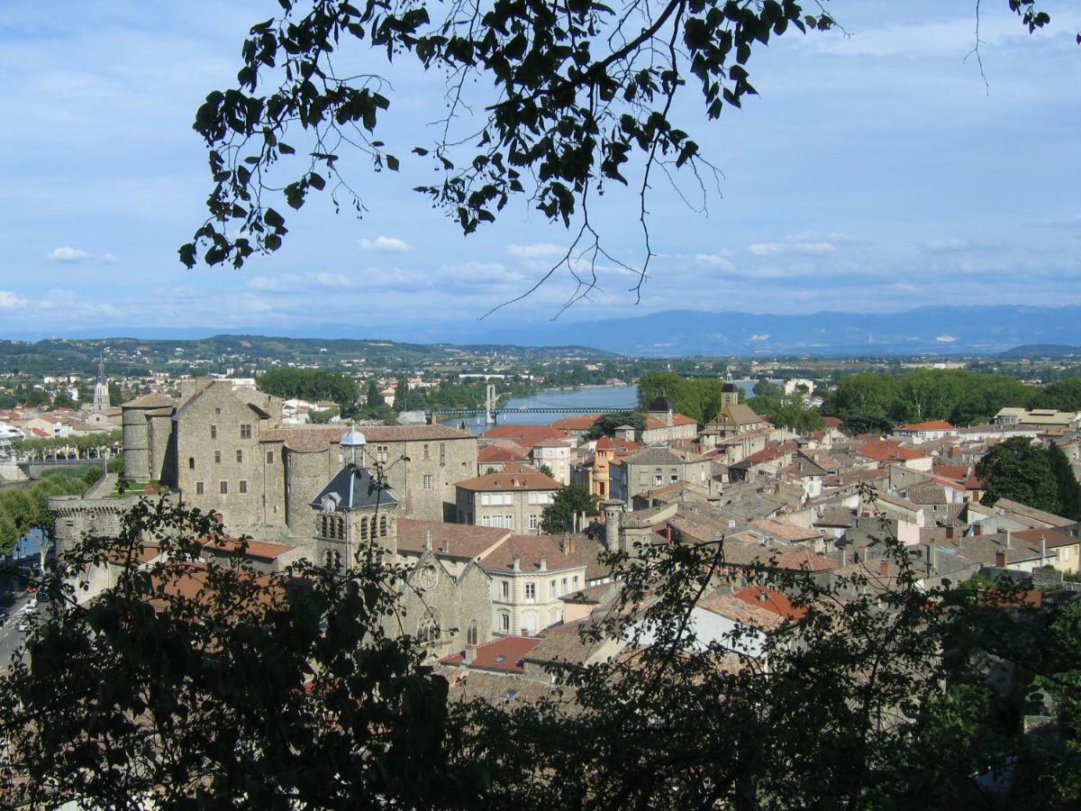 Gite Le Pied Du Geant - Local Securise Pour Les Velos Турнон-сюр-Рон Экстерьер фото